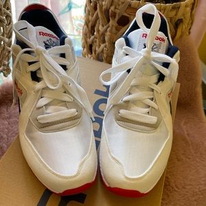 Reebok Originals Unisex Shoe in Red/White/Blue